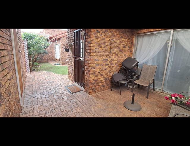 3 BEDROOM TOWNHOUSE FOR SALE IN BRACKENDOWNS